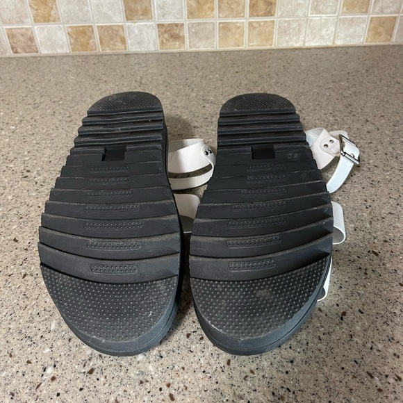 Madden Girl Women’s White Dazze Platform Sandal Size 9.5 - Picture 7 of 10